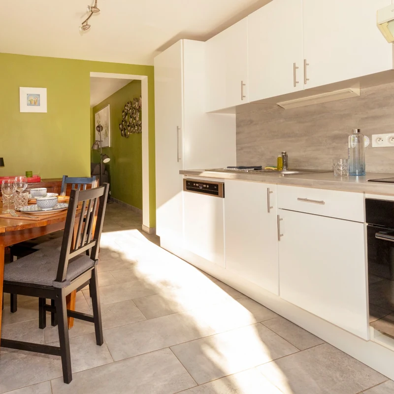 Cuisine equipee de l appartement Fogo