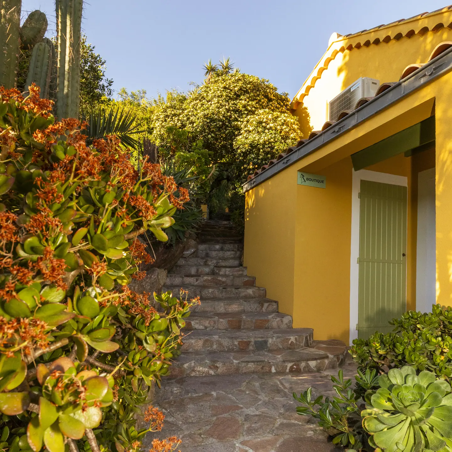 Escalier près de la boutique de la Villa Cabo Verde
