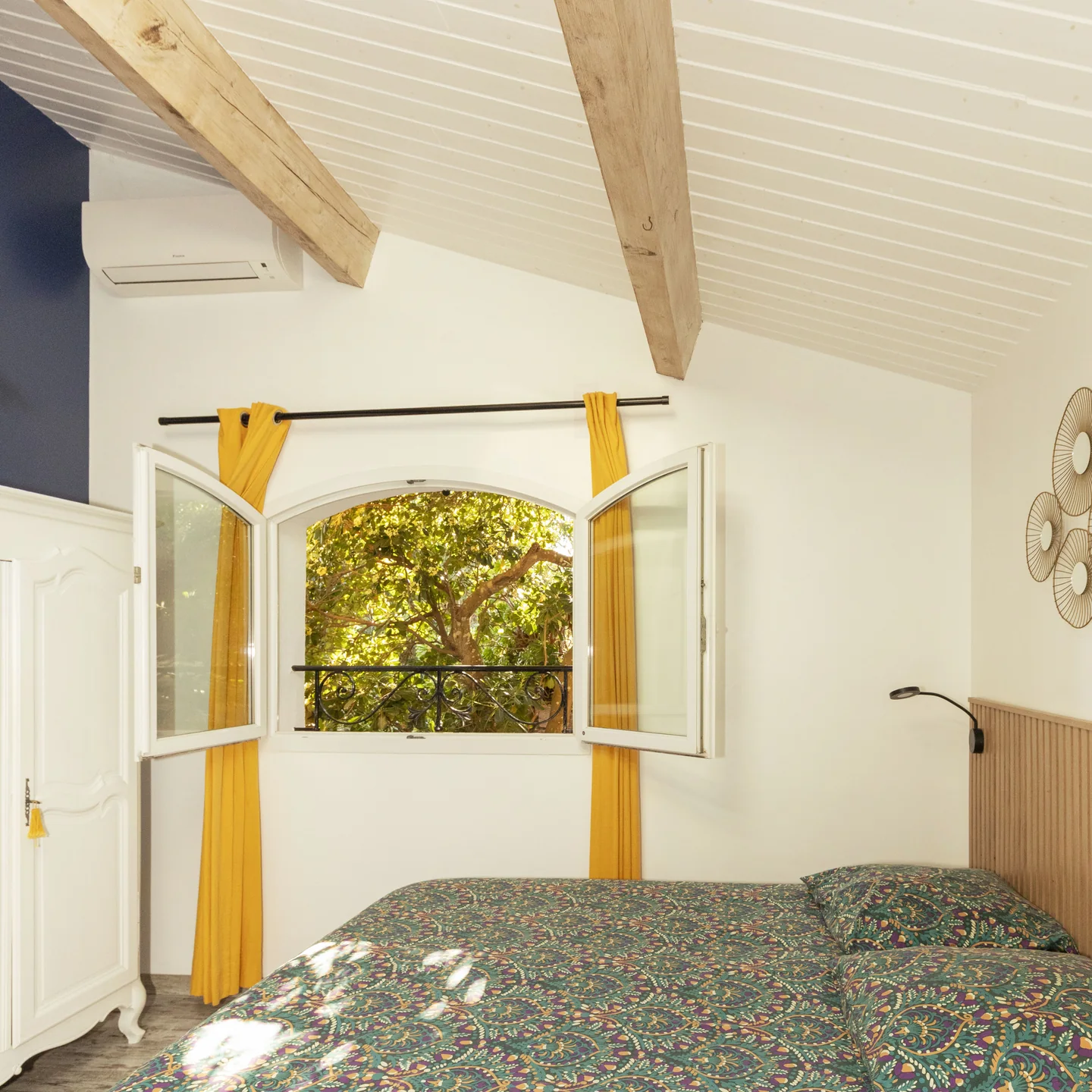 Studio Brava avec lit double et vue jardin